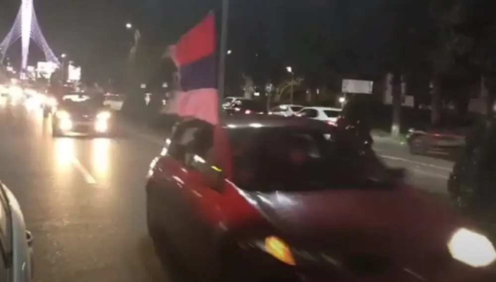 (ВИДЕО) Подгорица: Ауто-колоне у знак прославе Православне Нове Године