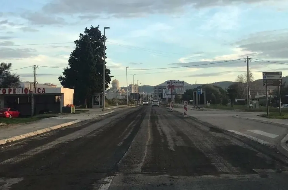 У току санација улице Јована Томашевића у Бару