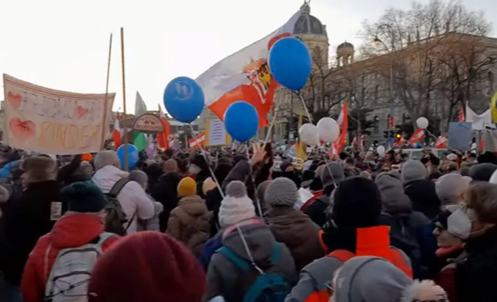 Протести у Бечу због обавезне вакцинације: "Влада мора да падне"