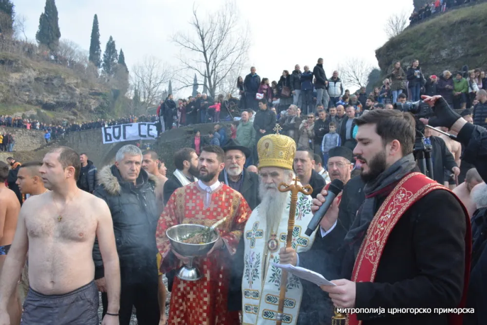 МЦП: Због епидемиолошке ситуације неће бити традиционалног масовног пливања за Богојављенским крстом