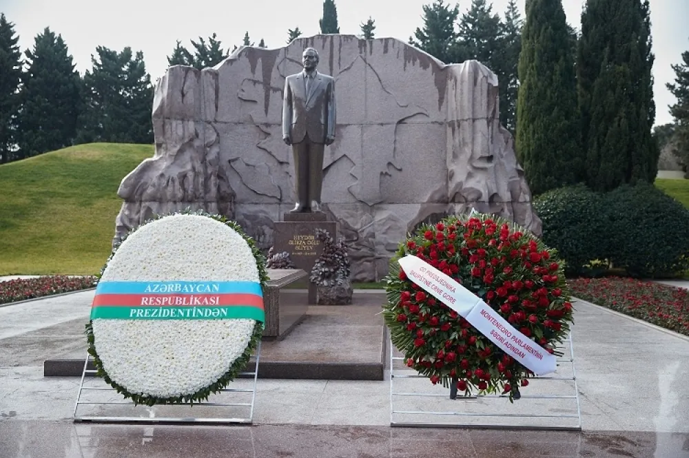 Бечић положио вијенац националном хероју Хејдару Алијевом