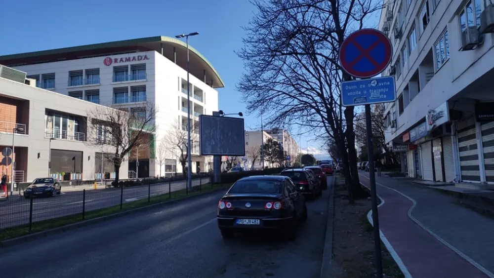 (ВИДЕО) Непрегледни ланац непрописно паркираних