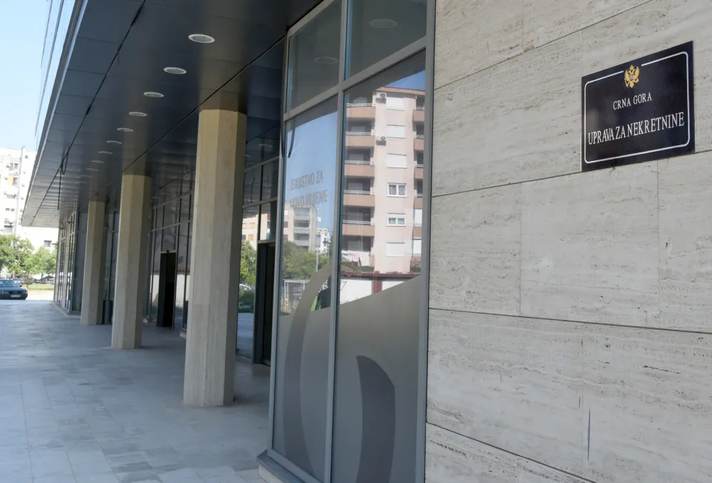 У Управи за катастар дијелу запослених и даље исплаћују зараду од 222 еура, "Европа сад" не важи ни за хигијеничарке