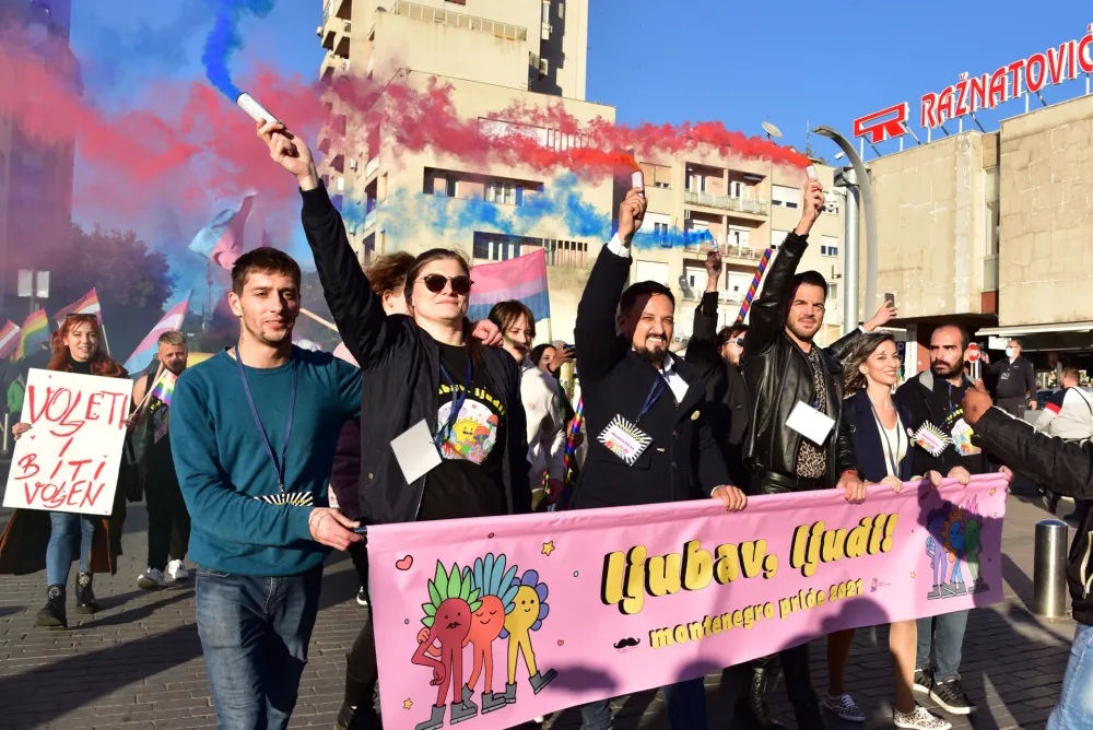 Двадесет чланица коалиције Заједно за ЛГБТИQ траже од Бечића да покрене поступак против Вучуровића