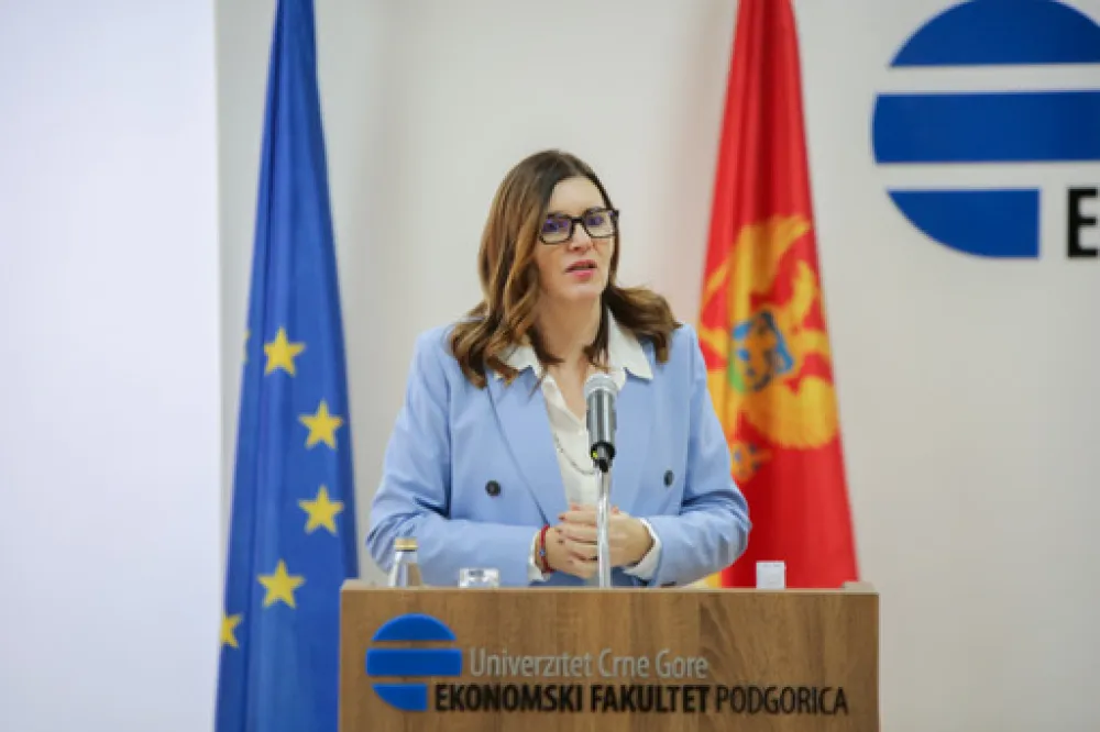 Попа: Политички актери да раде на смањивању тензија