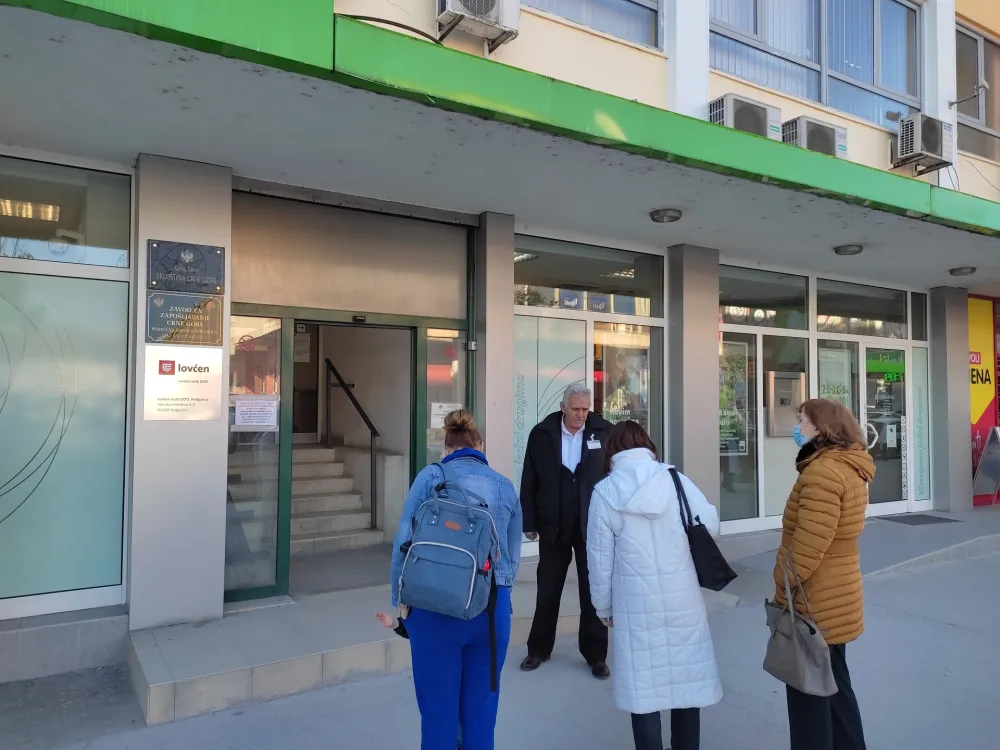 На бироу рада 20 доктора наука и 396 магистара