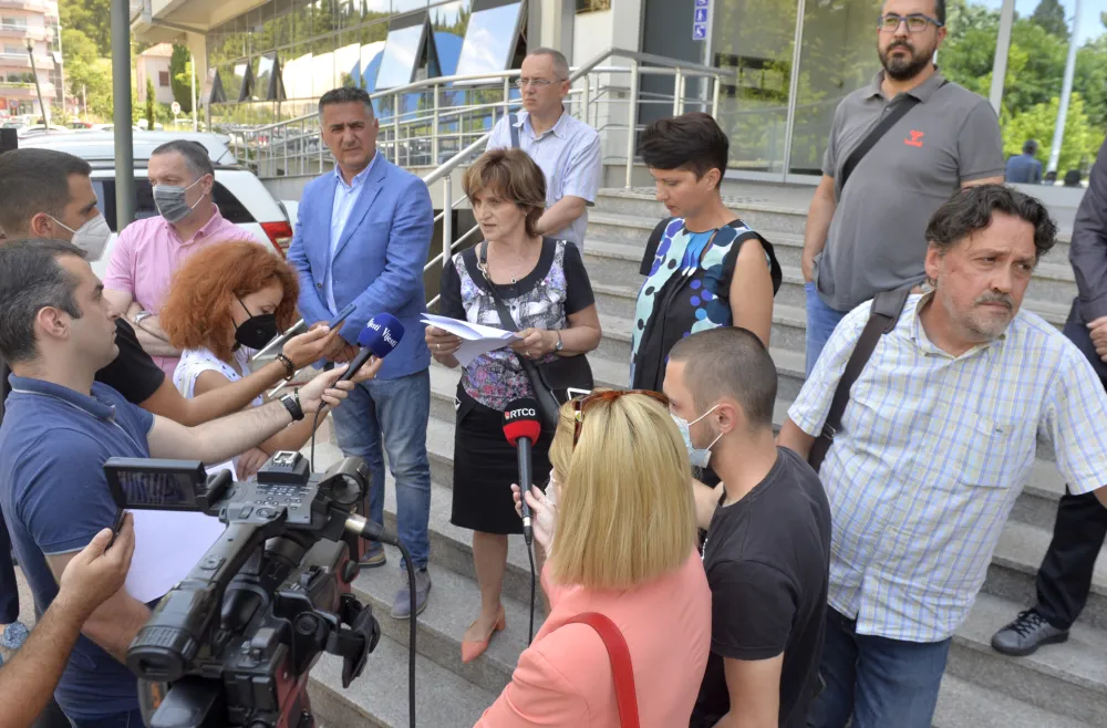 Просвјетни радници незадовољни увећањем зарада: Наставнику 28 еура већа плата него хигијеничарки