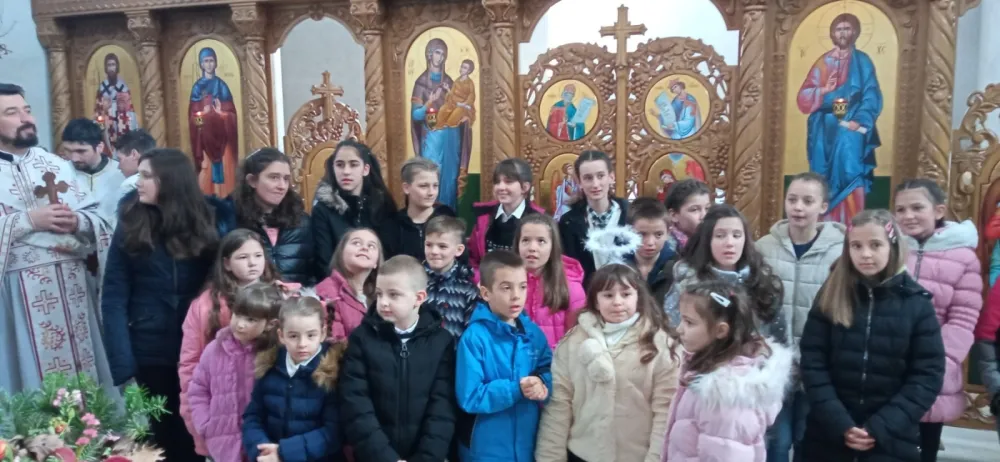 Дјеца у цркви Свете Петке у Бијелом Пољу: "Ускликнимо с љубављу светитељу Сави"
