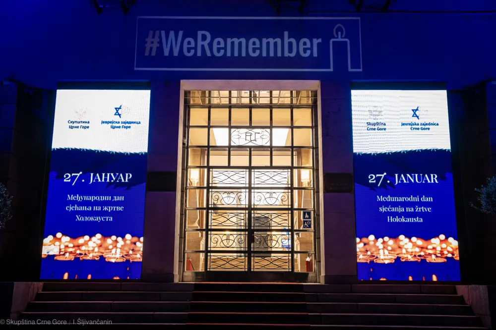 Скупштина ЦГ освијетљена натписом "We remember" поводом Међународног дана сјећања на жртве Холокауста