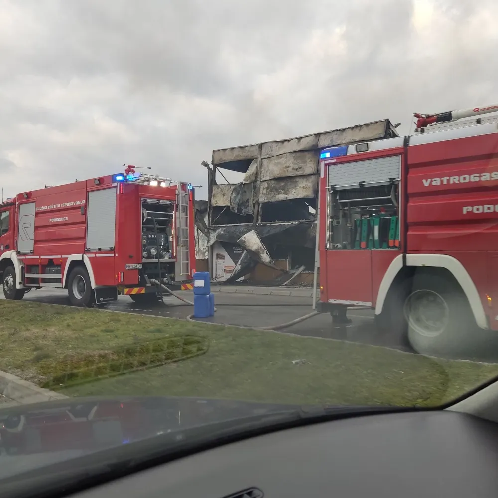 Изгорелa Идеа и радња електро опреме у Горњоj Горици