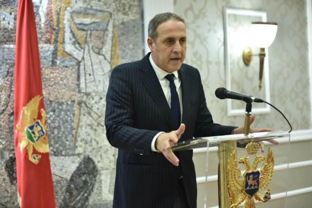 Поповић: Велеиздајнички Темељни уговор са СПЦ неће проћи
