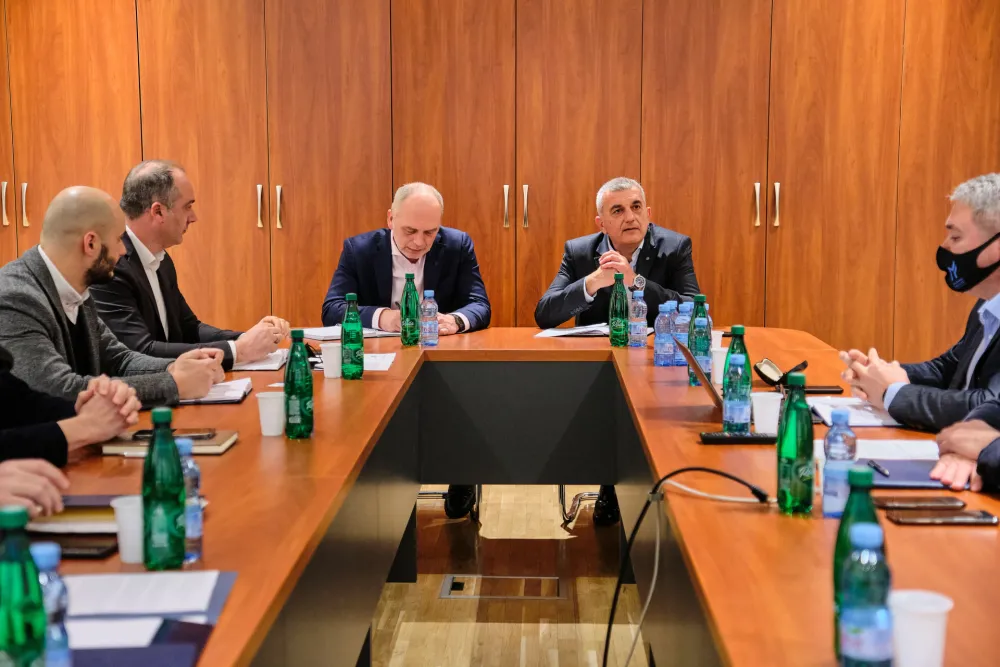 Министарство капиталних инвестиција: Успостављени индикатори перформанси безбjедности саобраћаjа