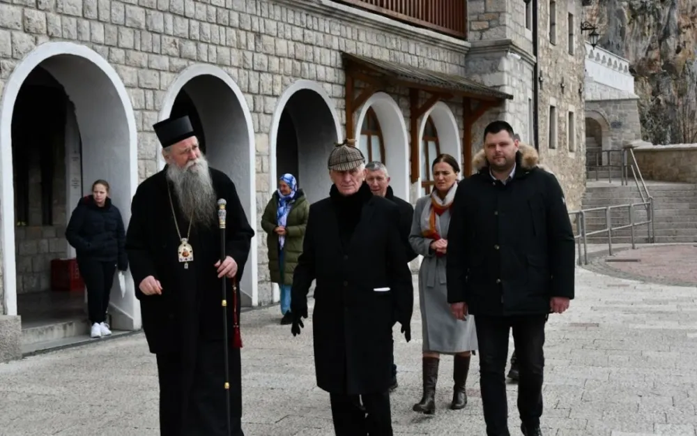 Сусрет Митрополита Јоаникија и Матије Бећковића у Острогу