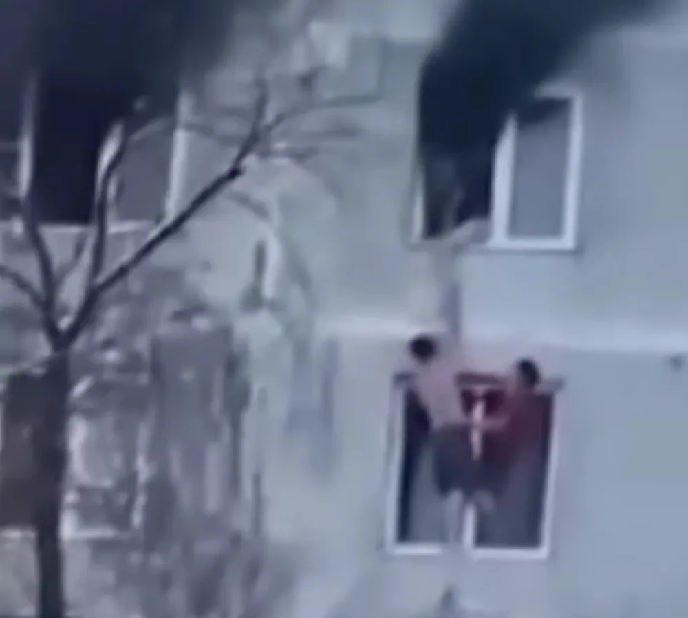 Спасли дјевојку из запаљеног стана