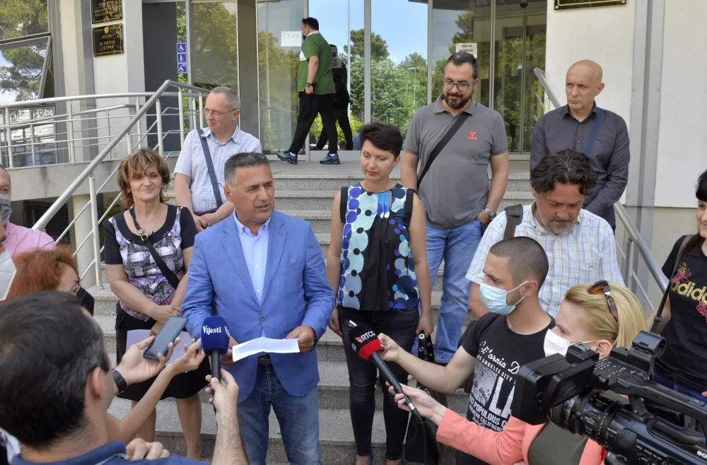  javno obracanje prosvjetnih radnika, obracanje prosvjetnih radnika ispred ministarstva prosvete