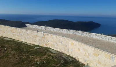 Видиковац Валданос - раѕбијено заштитно стакло