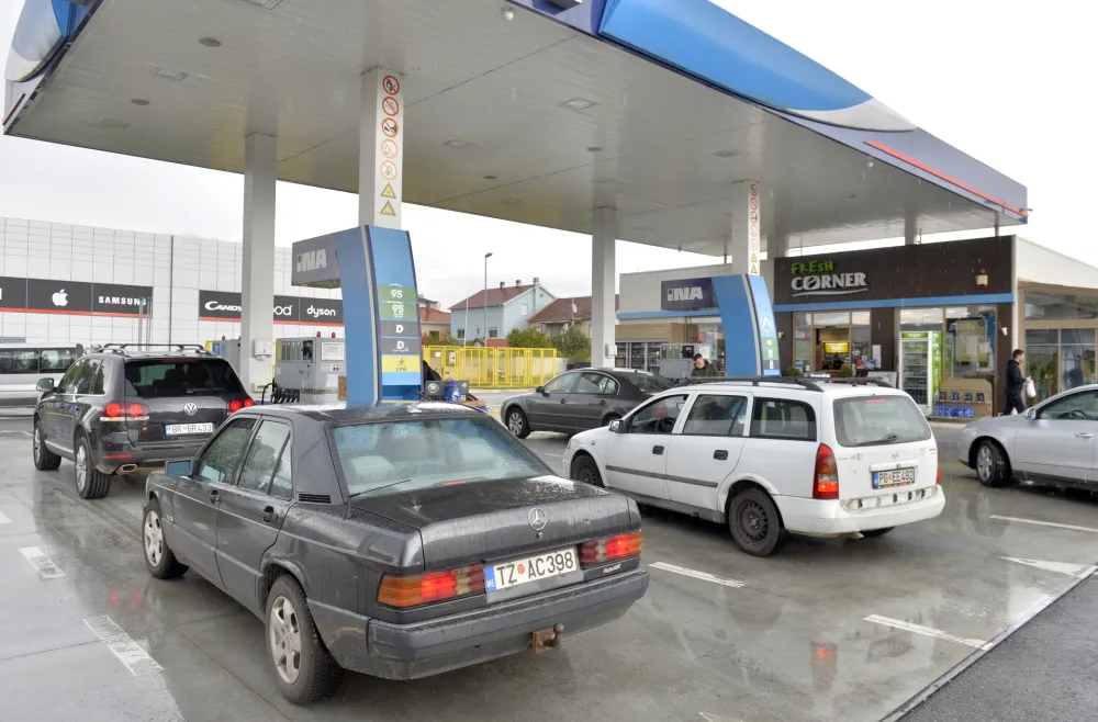 benzinska pumpa, benzin, nafta, poskupljenje goriva, Ina pumpa, ina, tocenje goriva, automati za gorivo