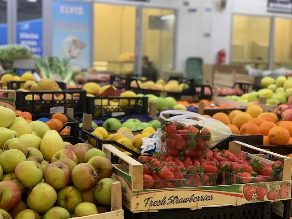 На зеленој пијаци у ТЦ Форум: Јагоде продају за три еура
