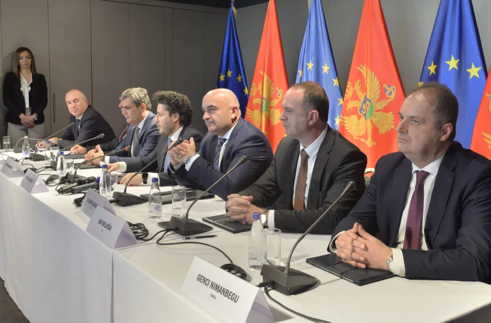 Потписници меморандума данас конкретно о мањинској влади?