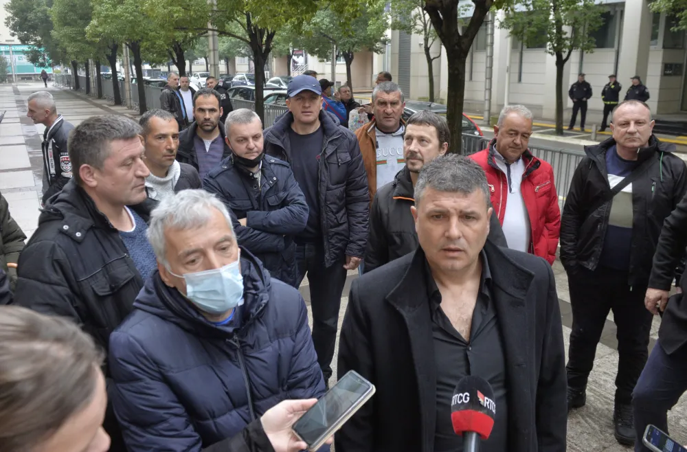 Protest radnika Kapa, Kap, protest kapovaca, kapovci, protest radnika, protest radnika kapa ispred vlade