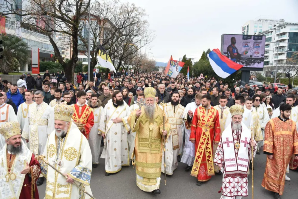ВЈЕРНИЦИ КРЕНУЛИ У ЛИТИЈУ