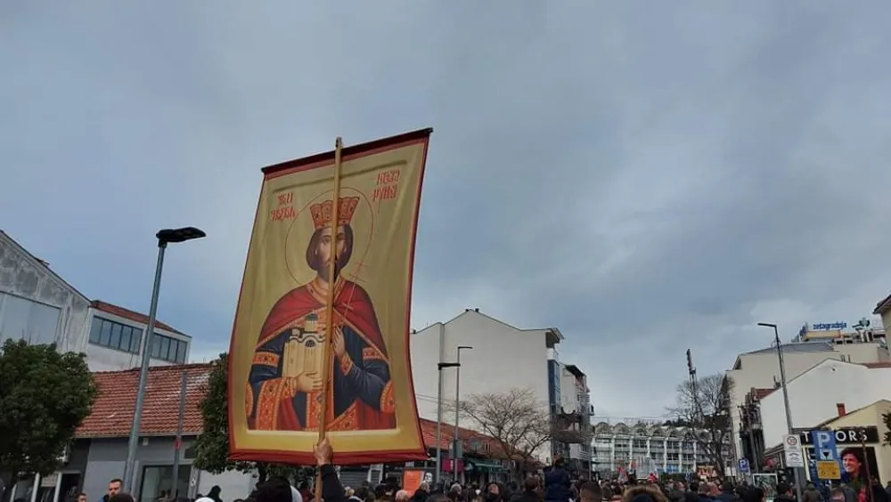 VJERNICI &Scaron;ETAJU ULICOM SLOBODE