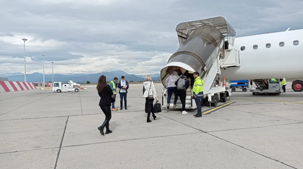 AVION AIR montenegro putnici