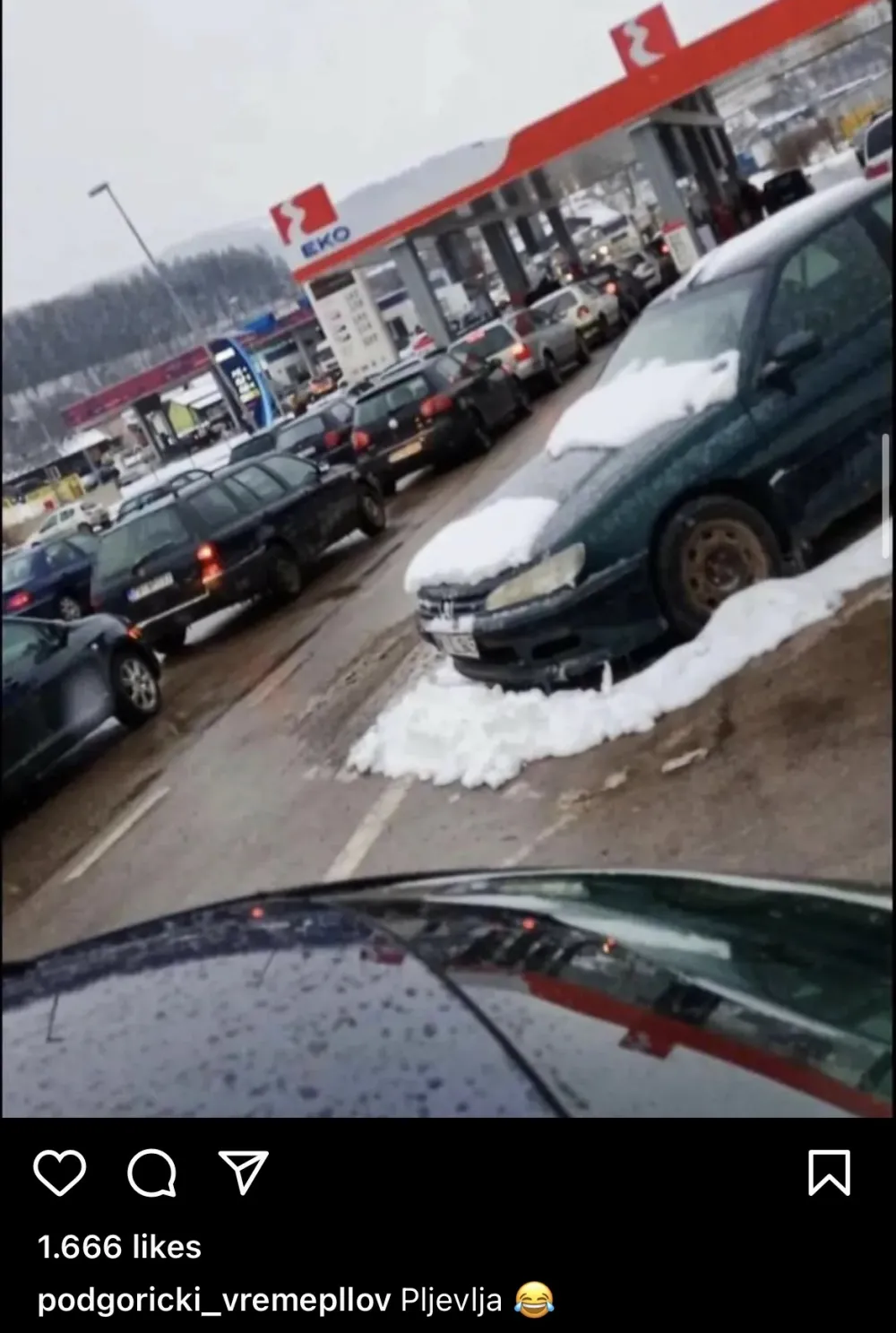 Гужва на бензинској пумпи