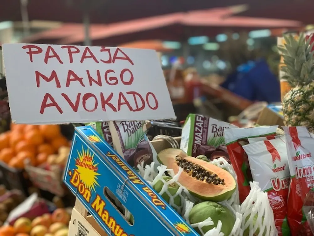 На зеленој пијаци у ТЦ Гинташ: Стигло је егзотично воће