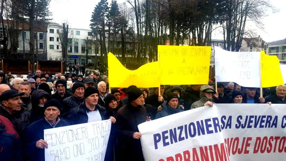 ПРОТЕСТ ПЕНЗИОНЕРА СА СЈЕВЕРА