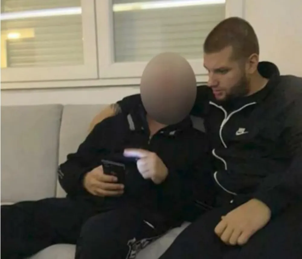 Marko Miljkovic grli zrtvu skaljarca M.R.