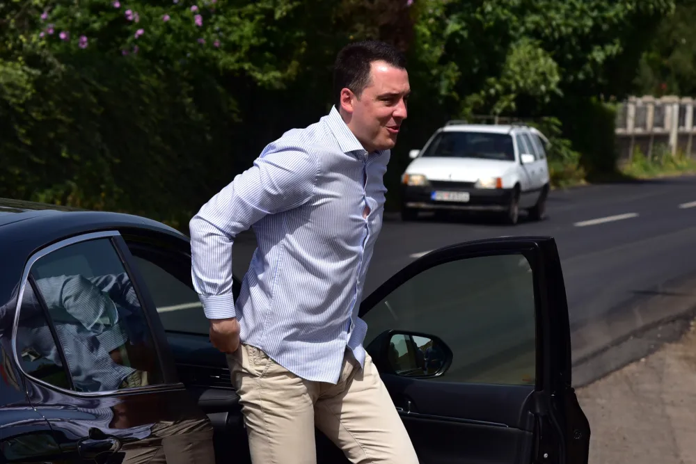 Ivan Vukovic obilazi ulicu Partizanski put i radove na skoli u Tolosima