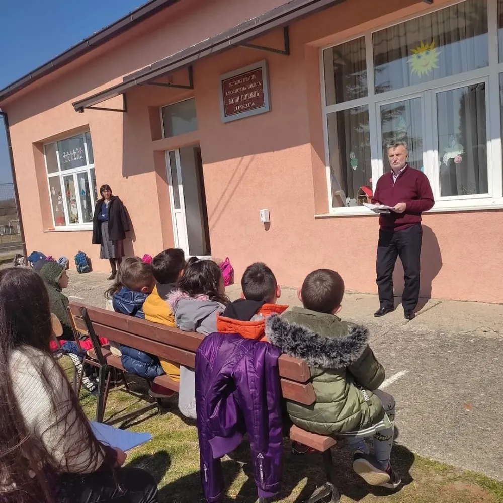 ОШ "Војин Поповић" обиљежила Свјетски дан поезије: Тренуци посвећени стиху