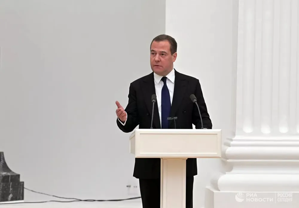 Дмитриј Медведев 