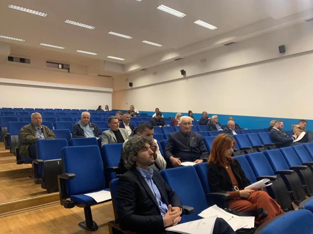 (ВИДЕО) Опозиција: Власт у Голубовцима отвара паркове али не и радна мјеста