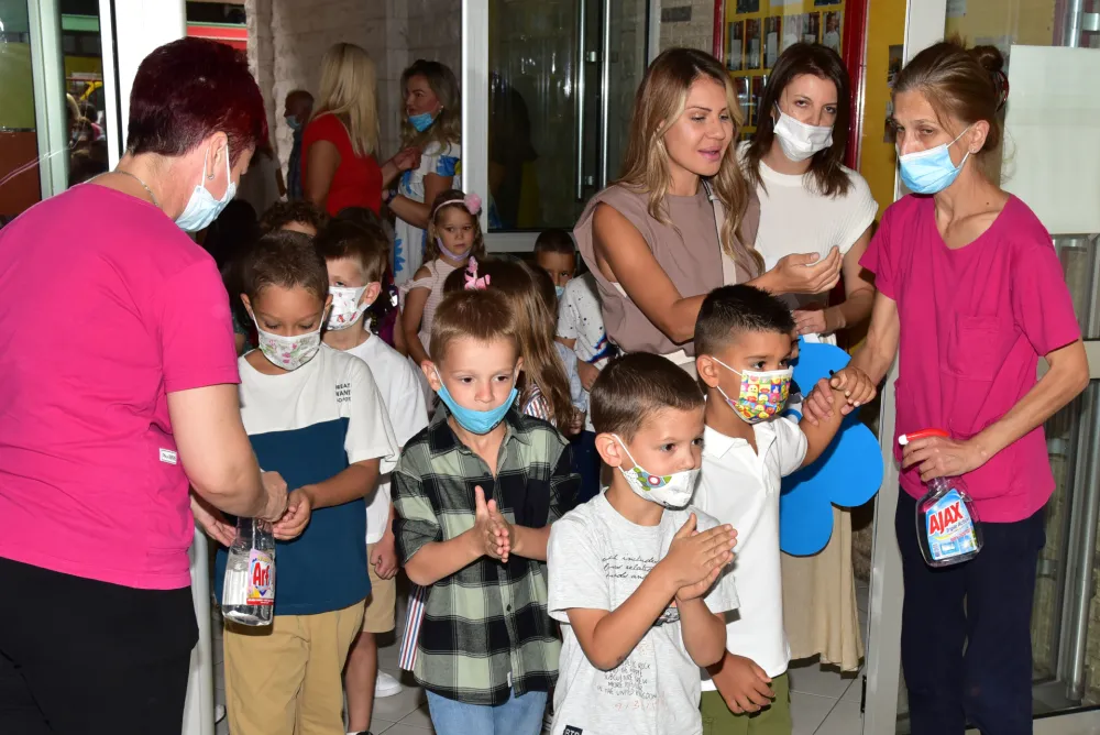OS Maksim Gorki prvaci prvi dan skole