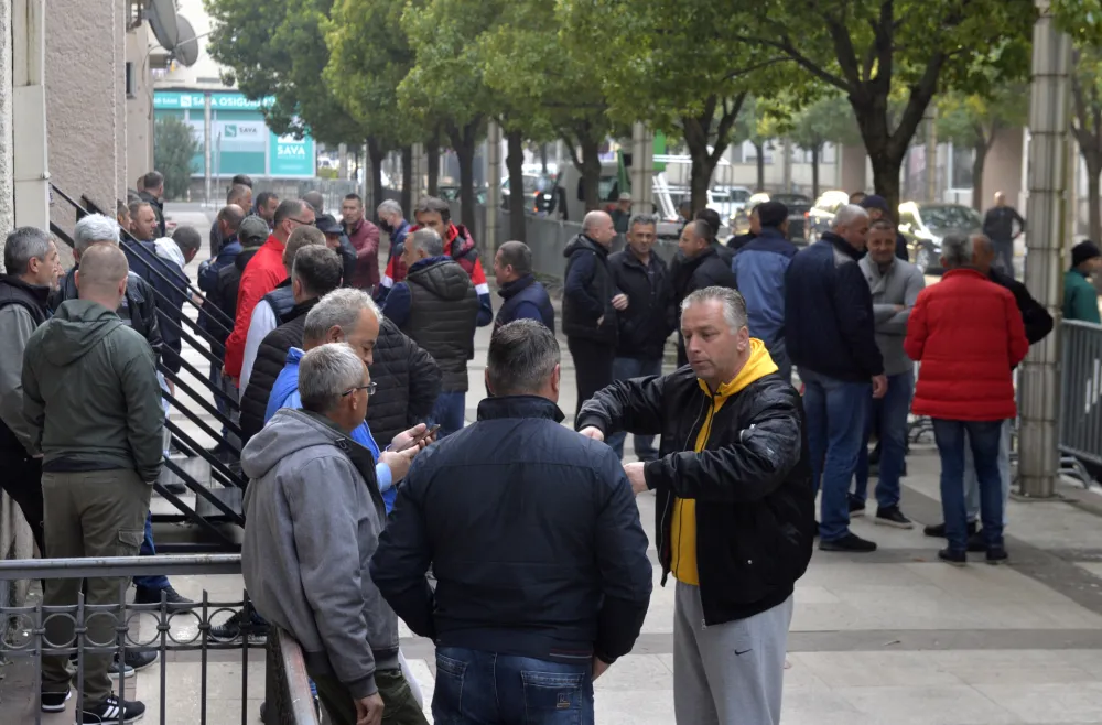 protest bivsih radnika kapa ispred vlade, protest kapovaca, kapovci, kap