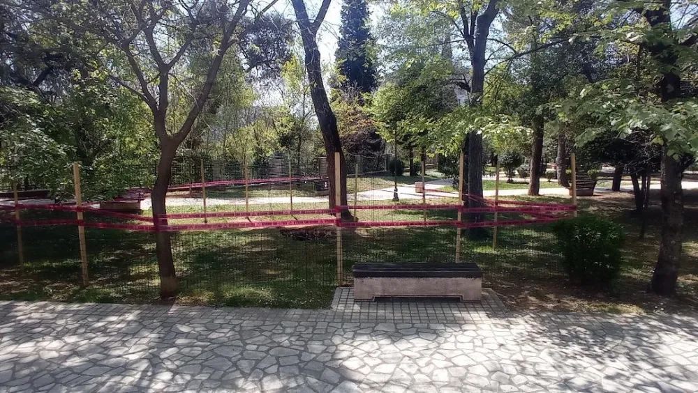"Дијагностика" рупе у Краљевом парку: Није за археологе, на потезу геолози