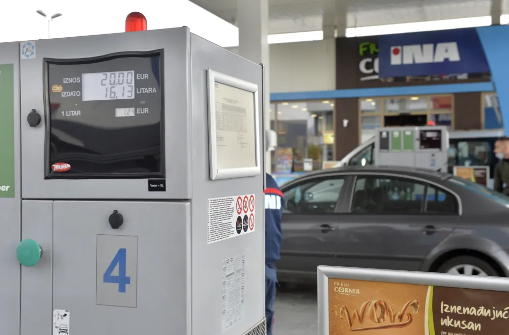 benzinska pumpa, benzin, nafta, poskupljenje goriva, Ina pumpa, ina, tocenje goriva, automati za gorivo