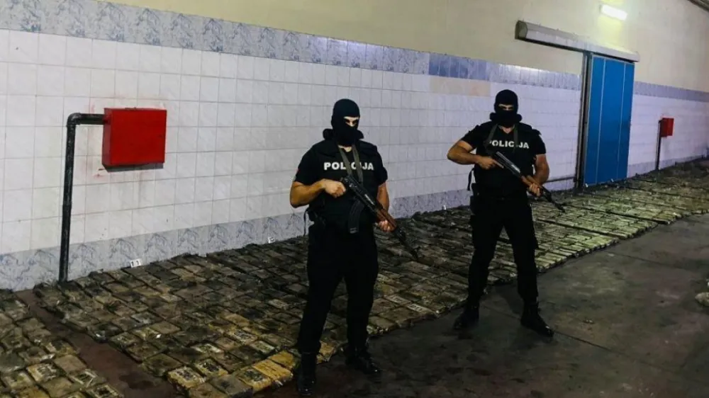ЗАПЛИЈЕЊЕНА ДРОГА У ЗЕТИ/ - УПРАВА ПОЛИЦИЈЕ