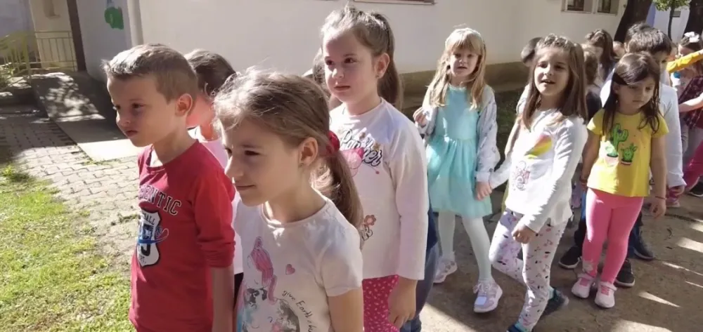 (ВИДЕО) Предшколци вртића "Љубица Поповић": Корона је "округла, зелена и опасна"