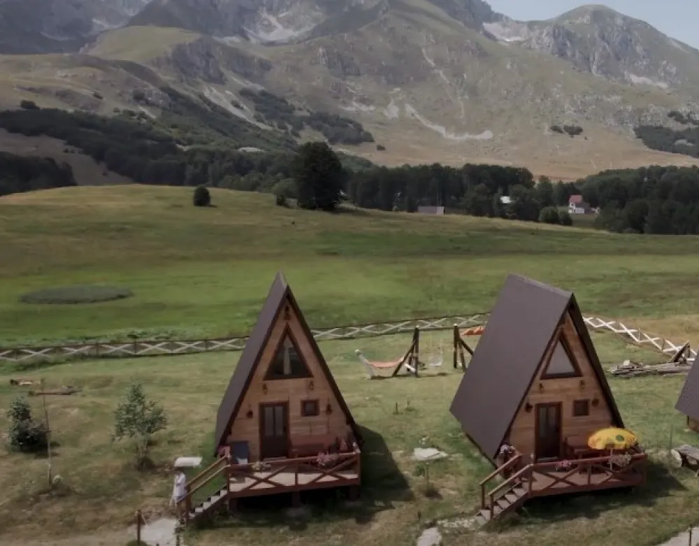 foto youtube: Hobarts Abroad - Travel Vlog