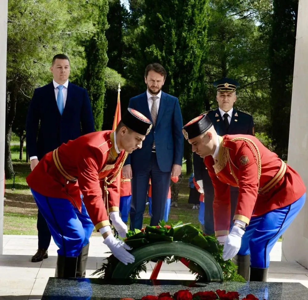 полагање вијенаца