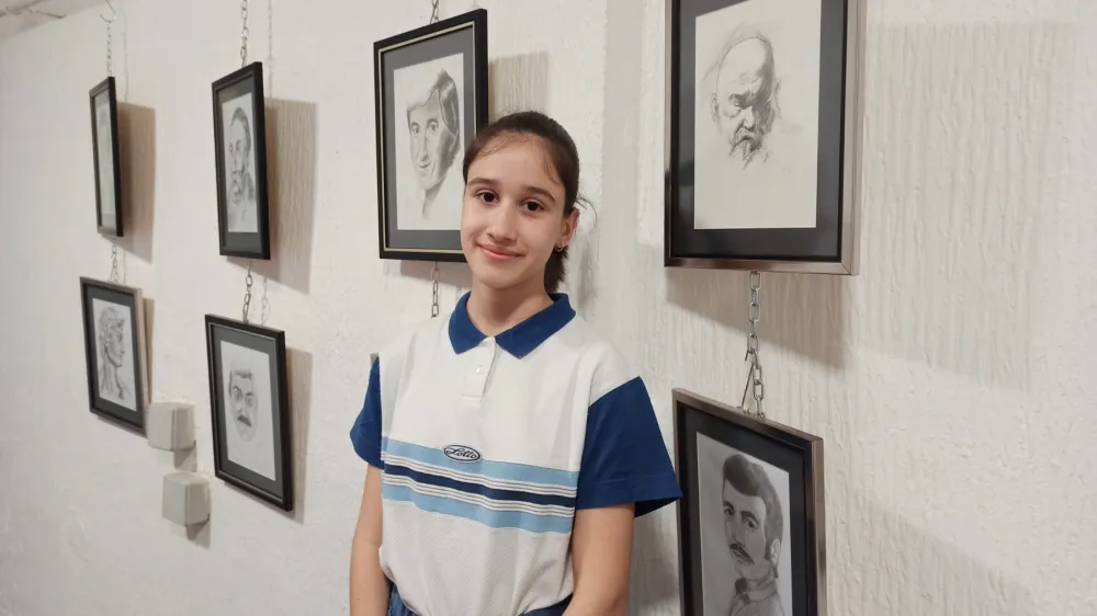 Андреа Станковић представила се подгоричкој публици: Удахнула живот папиру
