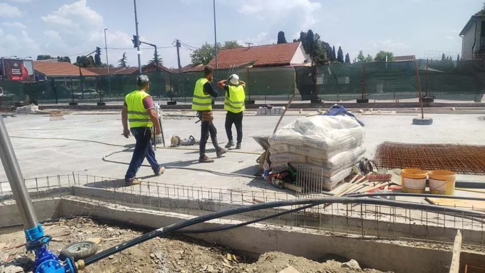 Приводе се крају груби грађевински радови на тргу на Ановима: Почиње поплочавање каменом