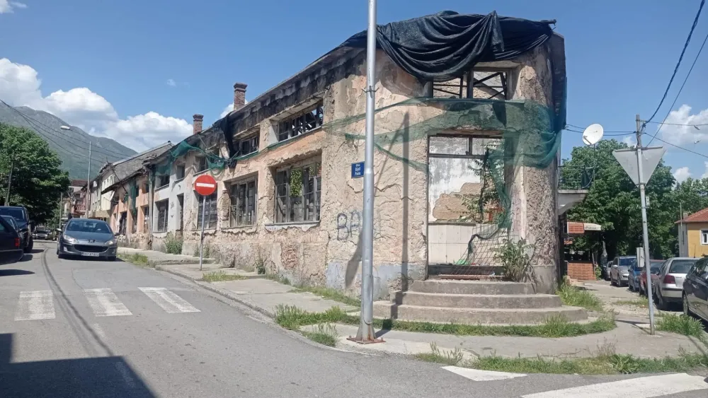 Руине у центру Даниловграда ругло града и пријетња грађанима