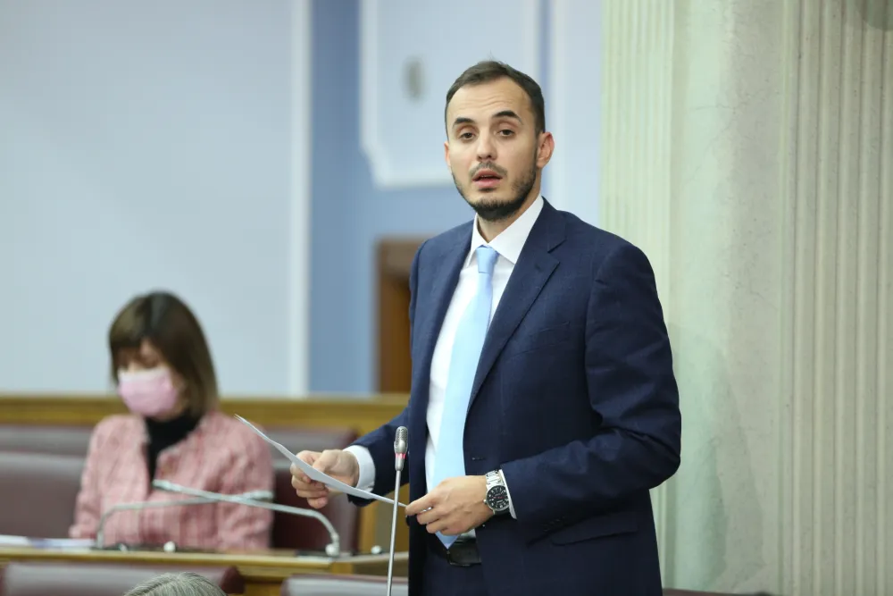 Милош Конатар