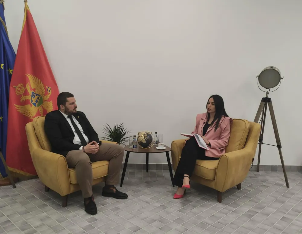 О мањинској влади и политичкој ситуацији