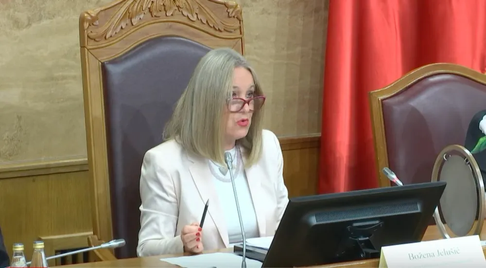 Божена Јелушић