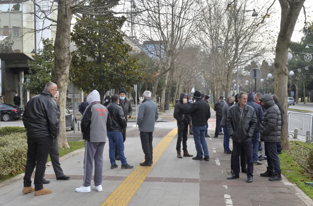 protest radnika Metalca. Metalac Niksic, fabrika Metalac, Metalac, protest fabrike Metalca ispred skupstine CG.